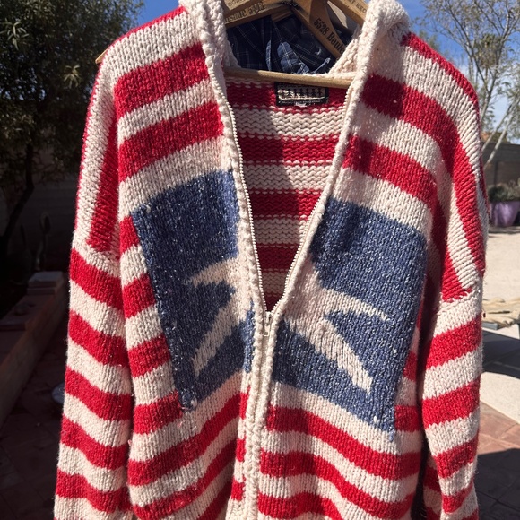 Sweater with hood and pockets - Picture 1 of 8